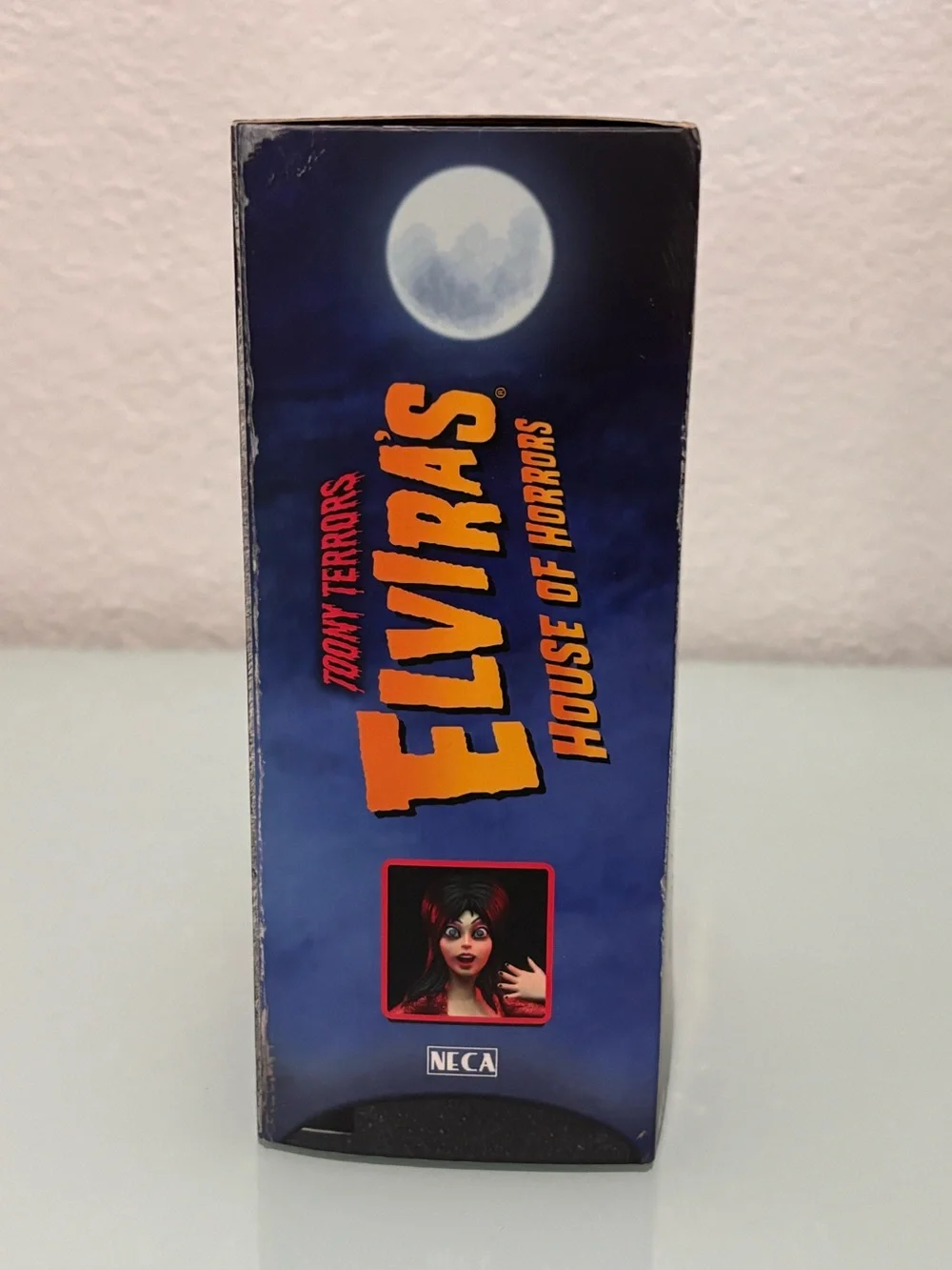 NECA Toony Terrors Elvira’s House of Horrors Figure Mistress of the Dark Elvira